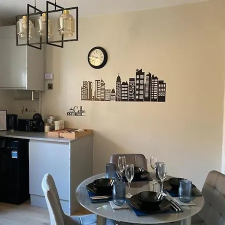 Luxe Entire 3 Bedroom Home, Perfect For Business, Contractor, Family Stays, Free Wifi & Netflix Birmingham Exterior photo